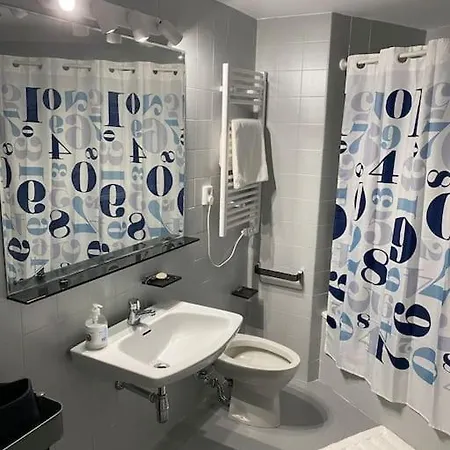 Edificio Europa- Ideal Familias- 135 Metros * סיירה נבדה